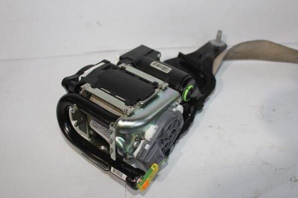 Mercedes Benz W212 E63 AMG Front Right Seat Belt Pretensioner A2128600886