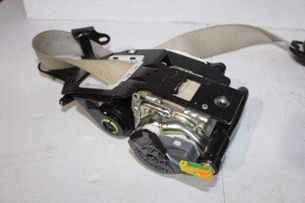 Mercedes Benz W212 E63 AMG Front Left Seat Belt Pretensioner A2128600786