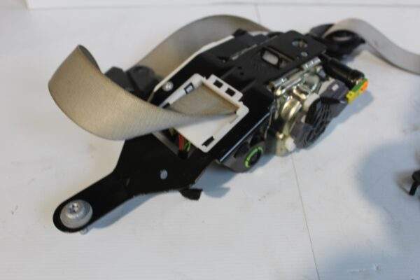 Mercedes Benz W212 E63 AMG Front Left Seat Belt Pretensioner A2128600786