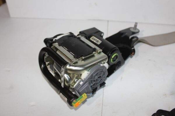 Mercedes Benz W212 E63 AMG Front Left Seat Belt Pretensioner A2128600786
