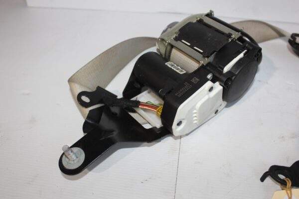 Mercedes Benz W212 E63 AMG Front Left Seat Belt Pretensioner A2128600786