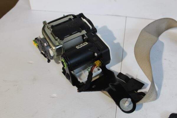 Mercedes Benz W212 E63 AMG Front Left Seat Belt Pretensioner A2128600786