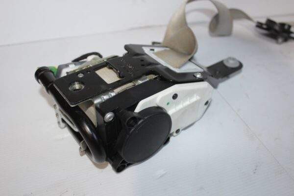Mercedes Benz W212 E63 AMG Front Left Seat Belt Pretensioner A2128600786