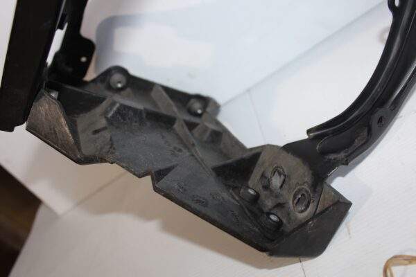 Mercedes Benz W212 E63 AMG Right Headlight Support Bracket Panel A2126204700