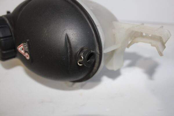 Mercedes Benz W204 W212 C63 E63 Coolant Expansion Overflow Tank A2045000949