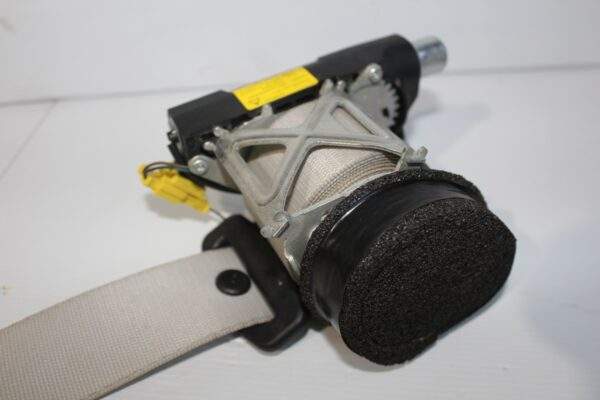 Mercedes Benz W212 E63 AMG Rear Left Seatbelt Pretensioner A2128609785