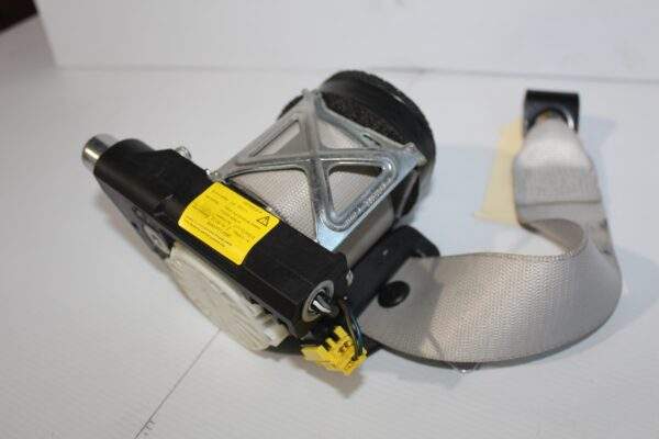 Mercedes Benz W212 E63 AMG Rear Left Seatbelt Pretensioner A2128609785