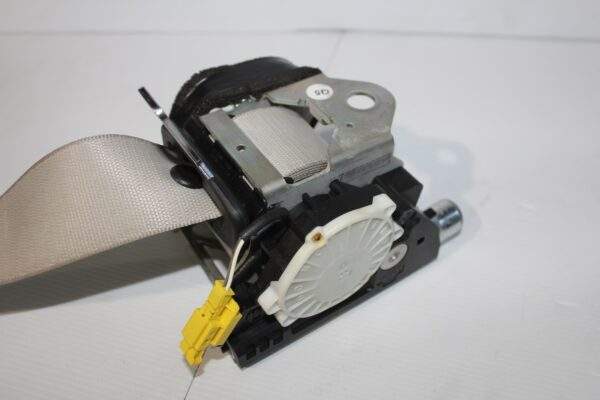 Mercedes Benz W212 E63 AMG Rear Left Seatbelt Pretensioner A2128609785