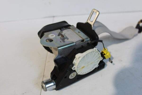 Mercedes Benz W212 E63 AMG Rear Right Seatbelt Pretensioner A2128609885