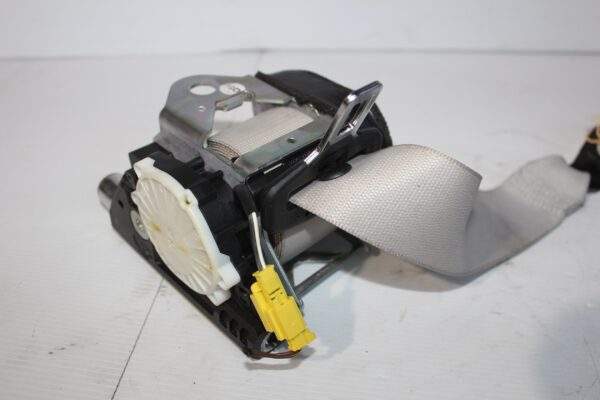 Mercedes Benz W212 E63 AMG Rear Right Seatbelt Pretensioner A2128609885