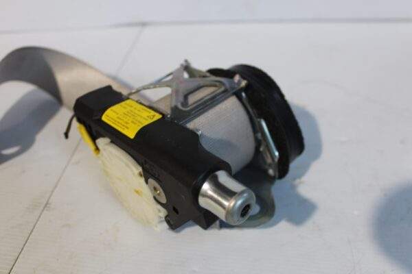 Mercedes Benz W212 E63 AMG Rear Right Seatbelt Pretensioner A2128609885