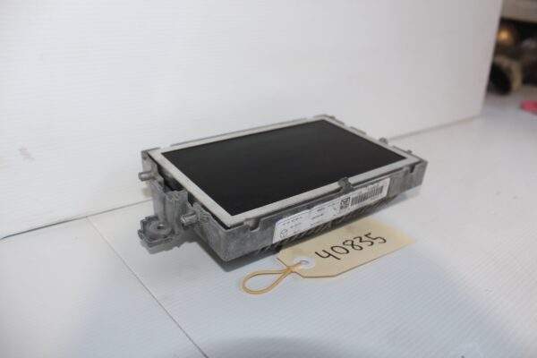 Mercedes Benz W212 E63 Multimedia SATNAV Display Screen A2129002216