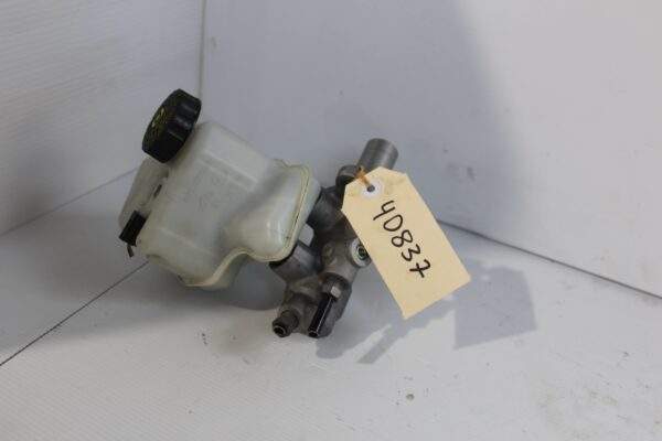 Mercedes Benz W212 E63 AMG Brake Master Cylinder A2124300202, A2124300701