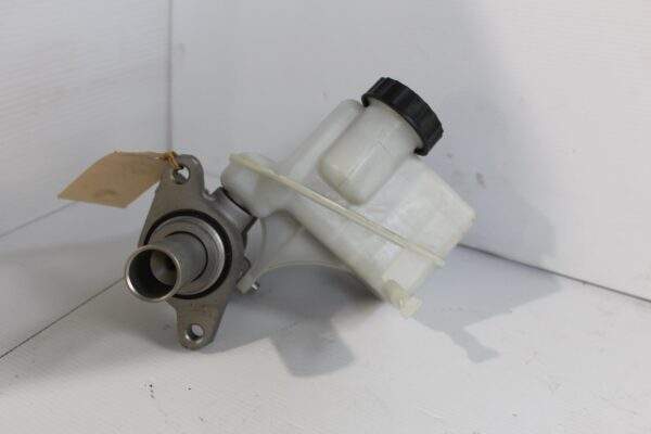 Mercedes Benz W212 E63 AMG Brake Master Cylinder A2124300202, A2124300701