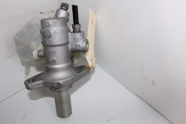Mercedes Benz W212 E63 AMG Brake Master Cylinder A2124300202, A2124300701