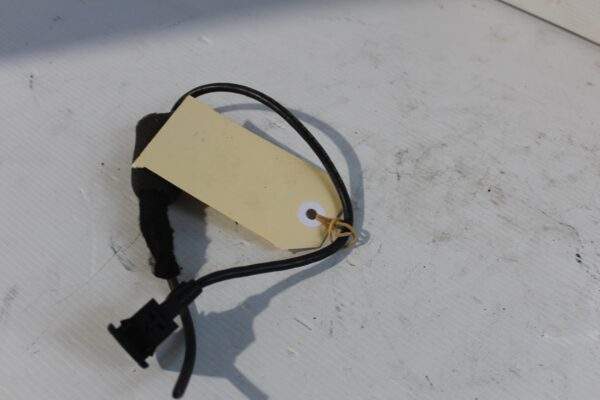 Mercedes Benz W212 E63 USB Port Hub A1728200515