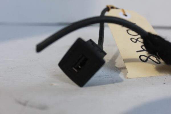 Mercedes Benz W212 E63 USB Port Hub A1728200515