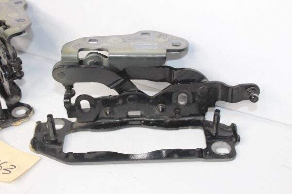 Mercedes Benz W204 W212 C63 E63 Bonnet Hood Hinge Pair A2048800228, A2048800128