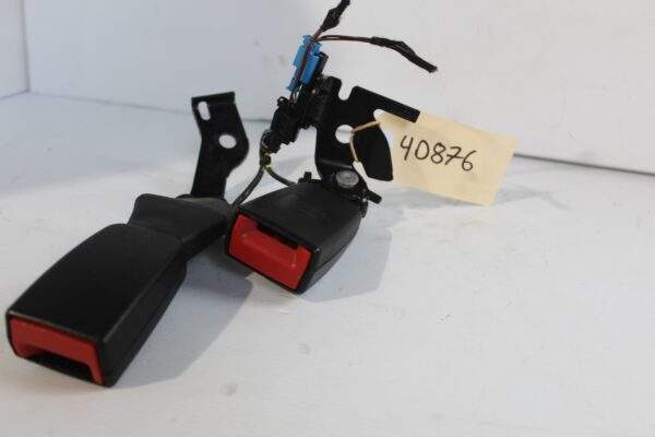 Mercedes Benz W212 E63 Rear Right and Centre Seat Belt Buckle Stalk A2128600469