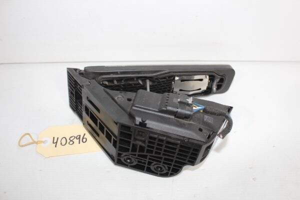 Mercedes Benz W205 C Class Accelerator Throttle Pedal A2053000104
