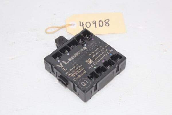 Mercedes Benz W117 CLA Door Control Unit A1669004102