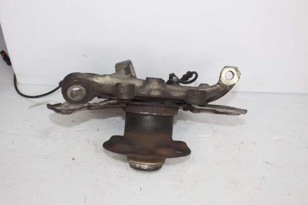 Mercedes Benz W212 E63 AMG Front Right Knuckle Carrier Hub Assembly A2123300220