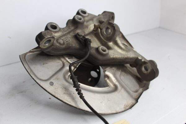 Mercedes Benz W212 E63 AMG Front Right Knuckle Carrier Hub Assembly A2123300220