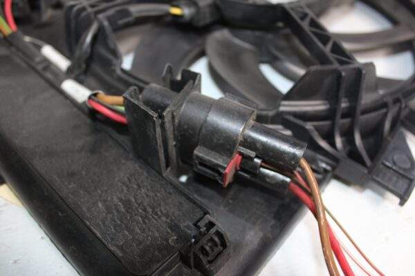 Audi A4 A5 Q5 2.0L Radiator Cooling Fan Assembly 8K0121003P, 8K0959501G