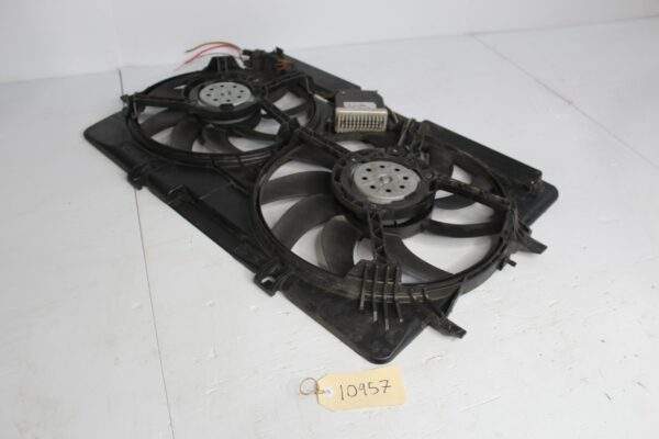 Audi A4 A5 Q5 2.0L Radiator Cooling Fan Assembly 8K0121003P, 8K0959501G