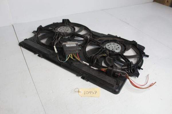 Audi A4 A5 Q5 2.0L Radiator Cooling Fan Assembly 8K0121003P, 8K0959501G
