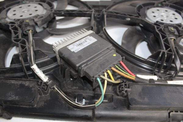 Audi A4 A5 Q5 2.0L Radiator Cooling Fan Assembly 8K0121003P, 8K0959501G