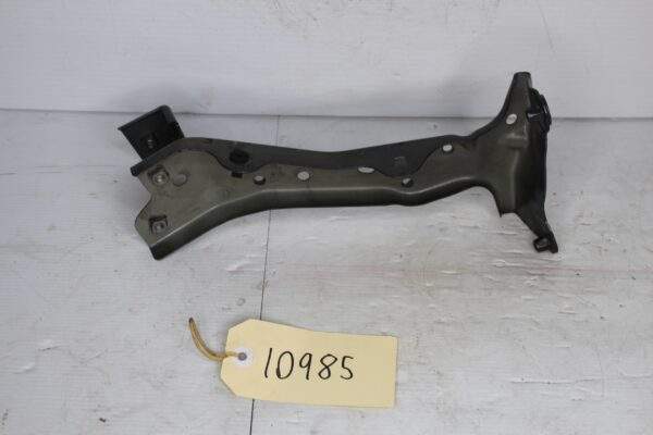 Audi 8V A3 S3 RS3 Front Right Fender Guard Wing Support Bracket 8V0821134A