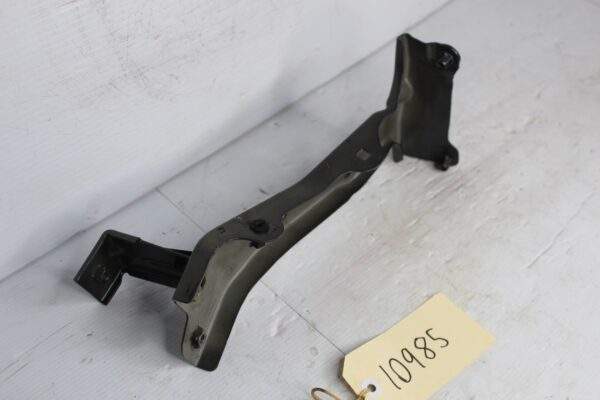 Audi 8V A3 S3 RS3 Front Right Fender Guard Wing Support Bracket 8V0821134A