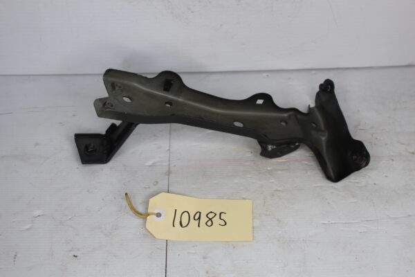 Audi 8V A3 S3 RS3 Front Right Fender Guard Wing Support Bracket 8V0821134A