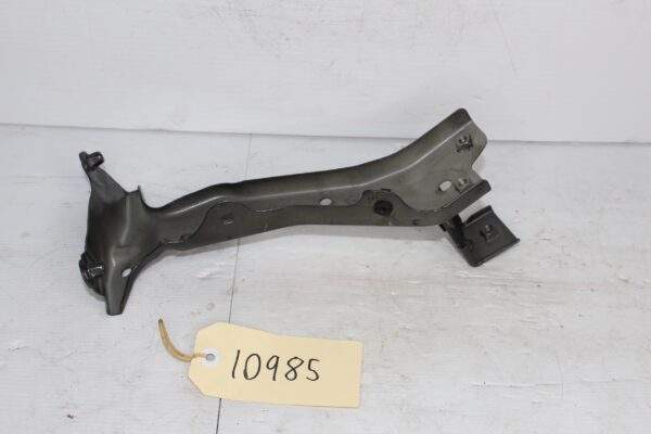 Audi 8V A3 S3 RS3 Front Right Fender Guard Wing Support Bracket 8V0821134A