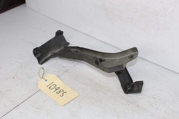 Audi 8V A3 S3 RS3 Front Right Fender Guard Wing Support Bracket 8V0821134A