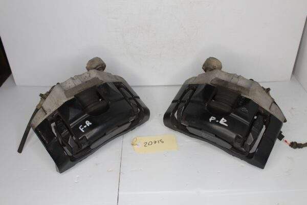 Volkswagen Golf Mk6 R Front Brake Caliper's Pair Set 8P0615123A, 8P0615124A