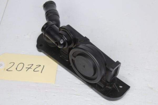 Volkswagen Golf MK6 R PCV Pressure Valve EA113 06F129101R