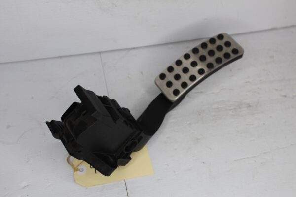 Mercedes Benz W176 W117 A45 CLA45 Accelerator Throttle Pedal A2463001904