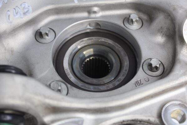 Mercedes Benz W205 C43 Rear Right Knuckle Carrier Hub A2053508808
