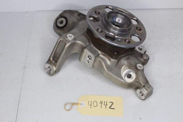 Mercedes Benz W205 C43 Rear Right Knuckle Carrier Hub A2053508808