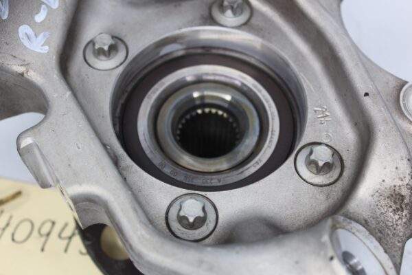 Mercedes Benz W205 C43 Rear Left Knuckle Carrier Hub A2053508708