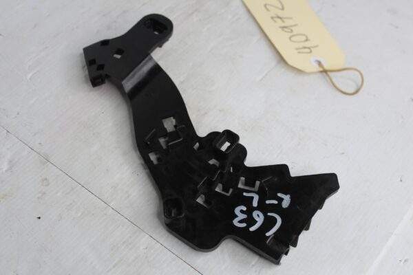 Mercedes Benz W205 C63s Rear Right Cable Holder Bracket A2055460446
