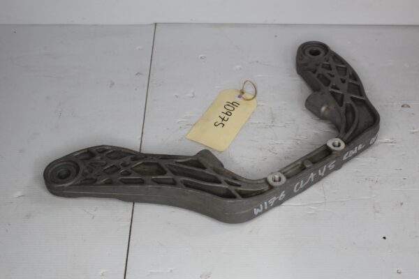 Mercedes Benz W176 W117 A45 CLA45 Rear Differential Mount Carrier A2463520500