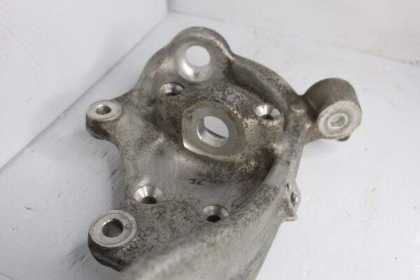 Mercedes Benz W205 C300 Front Left Knuckle Wheel Bearing Hub Carrier A2053322100