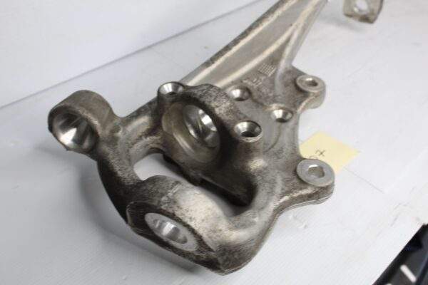 Mercedes Benz W205 C300 Front Left Knuckle Wheel Bearing Hub Carrier A2053322100