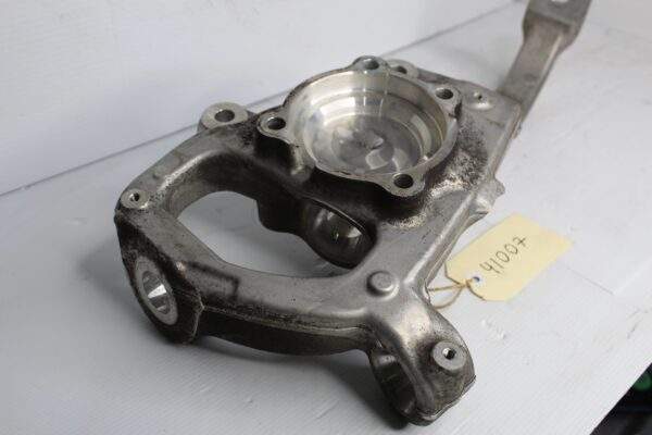 Mercedes Benz W205 C300 Front Left Knuckle Wheel Bearing Hub Carrier A2053322100