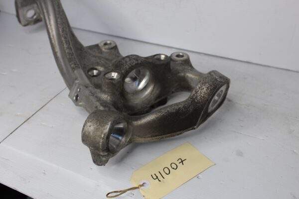 Mercedes Benz W205 C300 Front Left Knuckle Wheel Bearing Hub Carrier A2053322100
