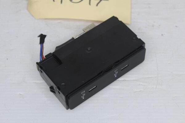 Audi F3 Q3 RSQ3 USB Port Hub 83A035736A