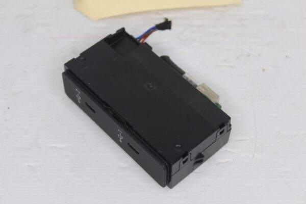 Audi F3 Q3 RSQ3 USB Port Hub 83A035736A